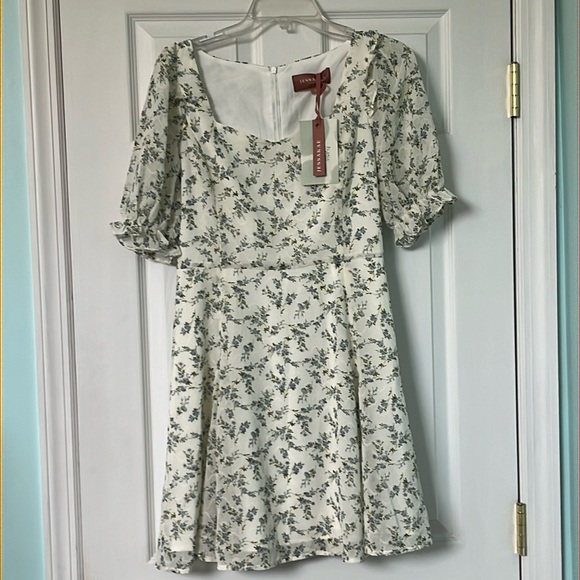 Jessakae Blue Floral Dress NWT size medium - Picture 1 of 5